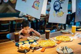 必胜客夏日爆浆榴莲季开启，披萨大师梦幻联动《蛋仔派对》图片