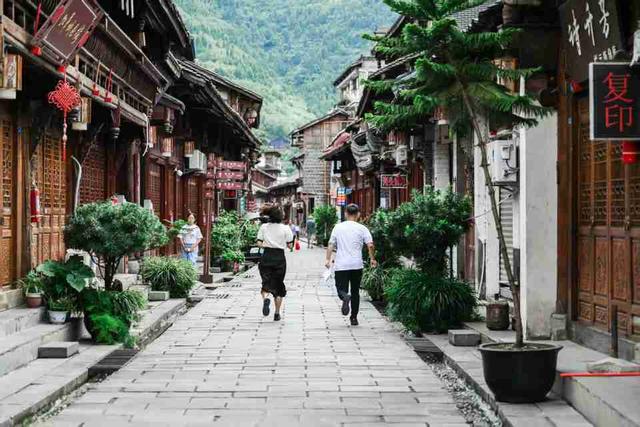 跟着赛事去旅游 解锁“应急知识版”的四川广元红军城｜图集