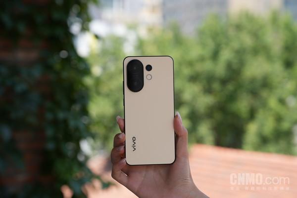 vivo S30评测：多彩直屏设计 全面普及潜望长焦