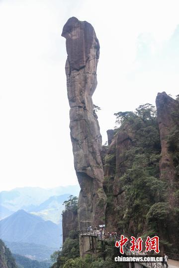 世界地质公园江西三清山：暑期尾声人气不减