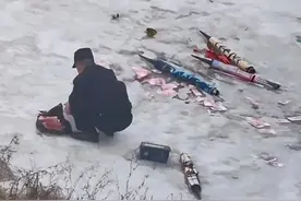 大桥下发现大量百元大钞 警方到场 正在进一步调查图片