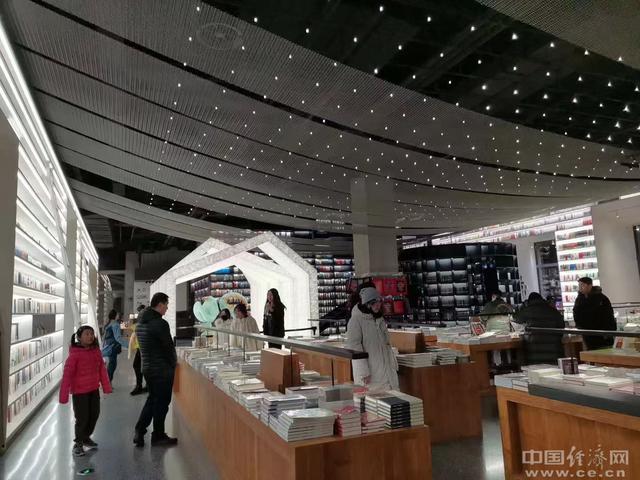 一见倾心！解锁多地网红书店的最美模样(组图)