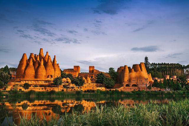 温泉润泽，云南这座小城坐拥半城湖光丨云新闻·滇地宝藏⑮