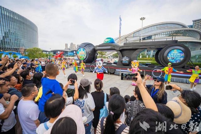 火爆！文旅产业博览会三天迎客22.5万人次，集中签约超230亿元