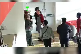 基恩谈被阿森纳球迷用头顶：我只是走着突然被打了，没料到很震惊图片