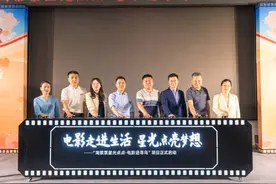 “淘票票星光点点”走进江西寻乌，打造首个自主放映试点图片