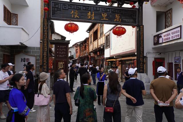 聚焦安顺旅发大会丨屯堡遗韵引客来——第十一届安顺旅游产业发展大会嘉宾观摩西秀区旧州镇侧记