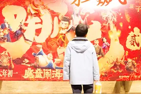 卖脱销的衍生品 火辣辣的“风火轮” 《哪吒2》周边经济在鄂“狂飙”图片