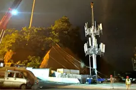 长沙望城区：铁塔“搬家” 为安全“让道”图片