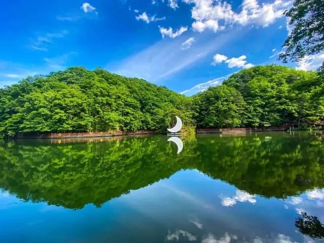 云端有座彩虹桥！嵩县白云山这条 “多巴胺天桥”，谁走谁心动！