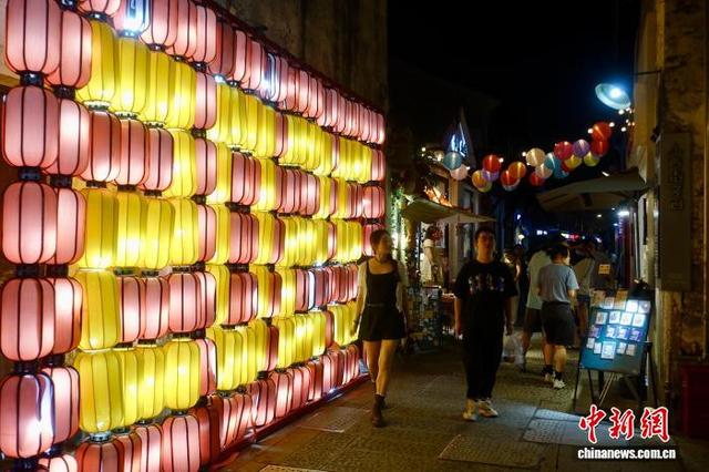 浙江湖州小西街：江南街巷吸引游客打卡