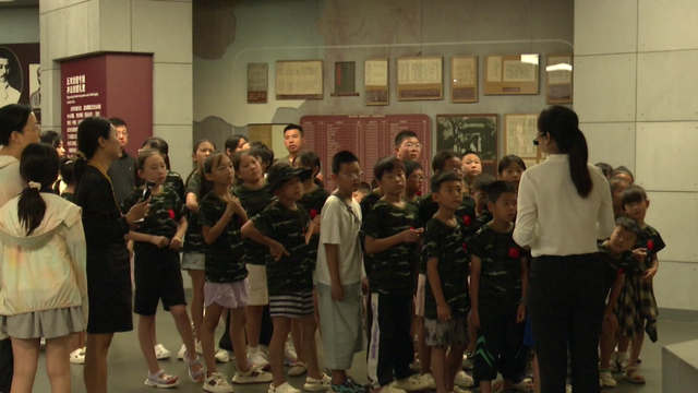 【弘扬大钊精神 争当文明使者】“志愿红”闪耀景区 大钊故乡文明使者暖心服务