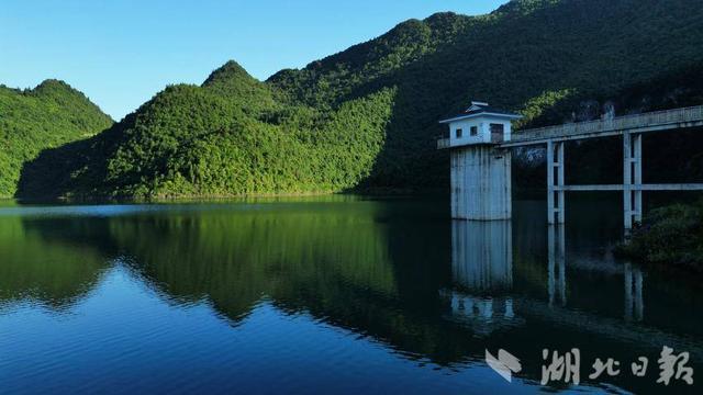 咸丰：山清水秀龙洞湾