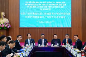 中国广西代表团与原广西越南育才学校学员及越南留学广西学生代表见面会在河内举行图片