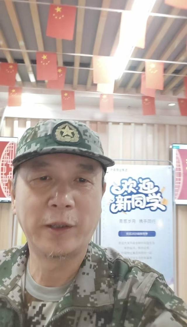 六十岁大爷考大学就读电商专业：暂不考虑直播带货