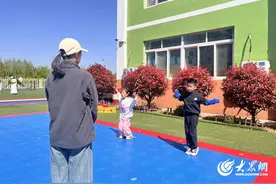 日照经开区汉中路幼儿园开展“童心‘跳’跃，‘绳’彩飞扬”跳绳活动图片
