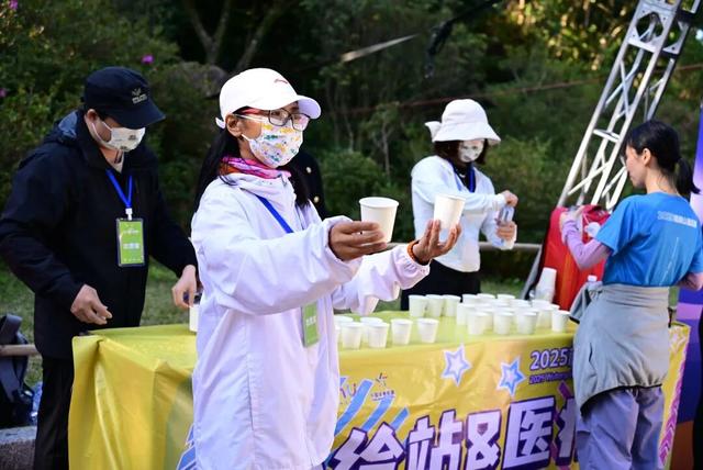 三大世界冠军助阵！直击2025梧桐山登高赛！