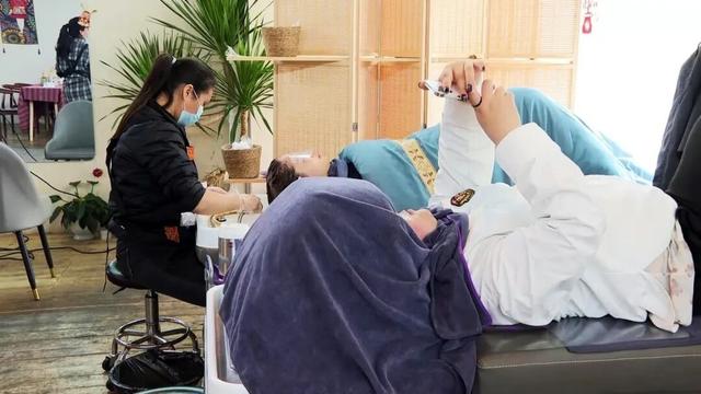 相当哇塞！柳州这种古法洗头，让外地人一洗就“上头”