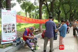 社区养老顾问到场，为老人服务并招募志愿者图片