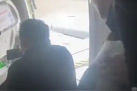 东航一客机应急出口被打开！机场回应：涉事乘客已被警方带走图片