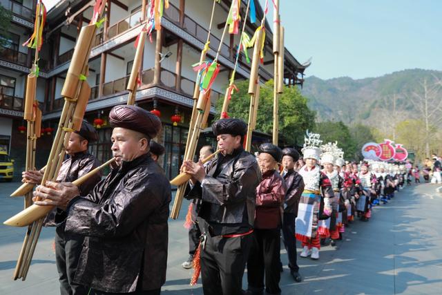 剑河仰阿莎温泉小镇举办首届“金汤节”