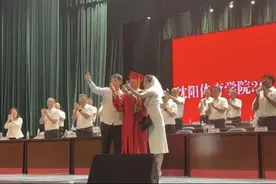 冲上热搜！全网点赞祝福！沈阳这所高校的毕业典礼上……图片