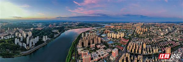 一江碧水穿城过，两岸风华尽揽——这是株洲独有的浪漫拼图