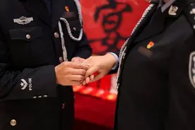 假扮情侣的他们，订婚了！图片