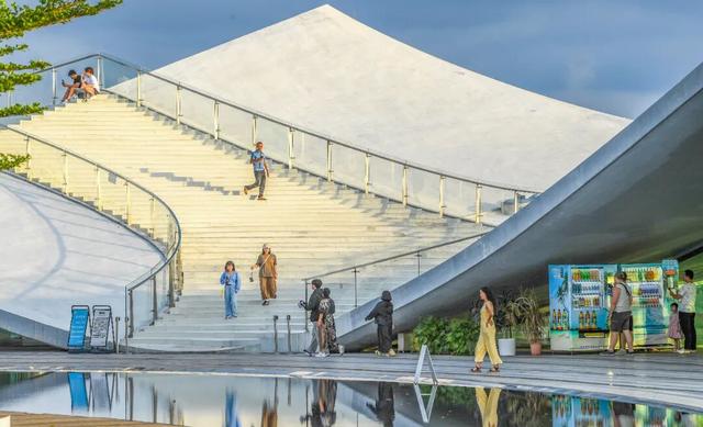 演唱会没嗨够？转场美兰这10个地方！火星人与KatyCats的游玩攻略→