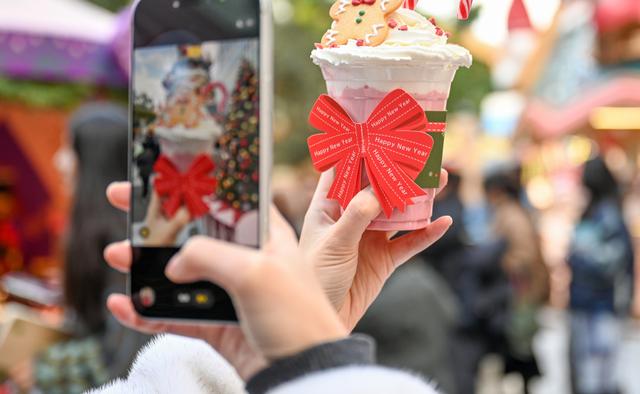 魔都眼｜冬日浪漫③：在市集中选一顶保暖帽子