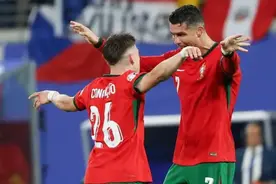 不惑之年仍首发，C罗是葡萄牙队前进的图腾还是绊脚石？图片