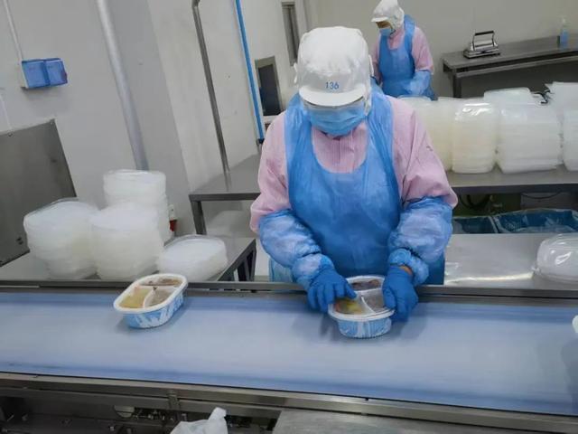 你吃的航空餐，好多都是TA做的→
