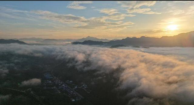 英山：云海日出美如画