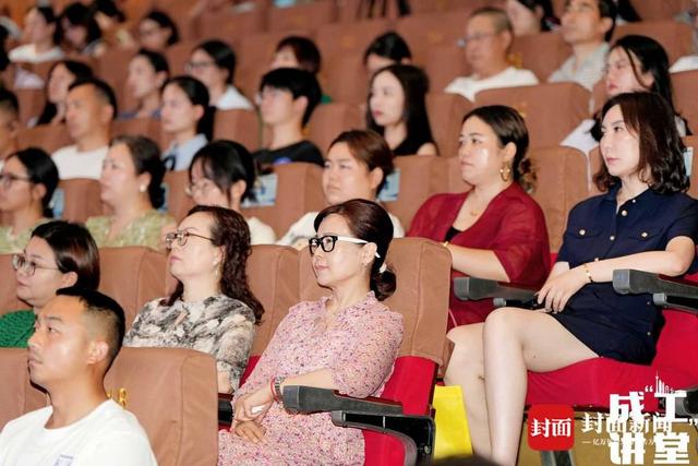 AI时代怕被淘汰？别慌！2025年首场成“工”讲堂出“转型良方”