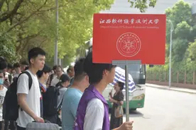 南昌西站全力做好高校学生返昌工作图片