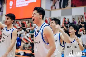 创造历史!青岛67中爆冷淘汰十四冠王清华附中 晋级全国高中篮球联赛八强图片