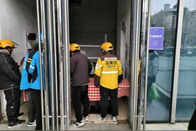 设专人专梯送到手！合生汇外卖取餐新方式让小哥省时省力图片