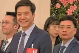 雷军背后的“表情包总裁”爆火！“海米兄弟”要来了？周云杰最新回应图片