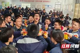 鼎城一中举行“营养餐助力高三学子备考”活动”图片