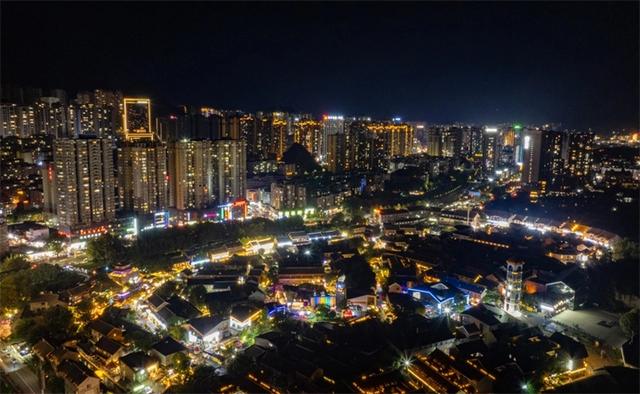 凉自山海来，暖向万里生