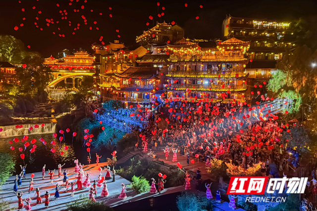 文旅出海“圈粉”全球游客 芙蓉镇的蝶变之路