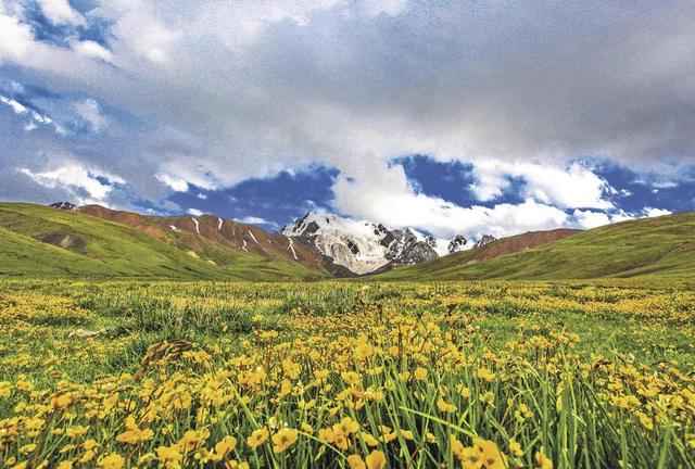 【青海之美我来拍】在山湖褶皱里，见天地辽阔