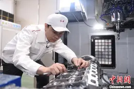 全国劳动模范杨永修：永远向“极限”精度突破图片