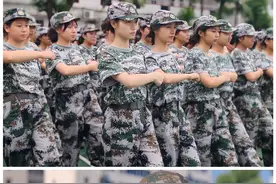 “见第一就争 见红旗就扛”，湖南信息职院开展新生军训图片