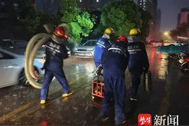 盐城昨日降雨118mm打破历史记录，千名公职人员走上防汛现场图片