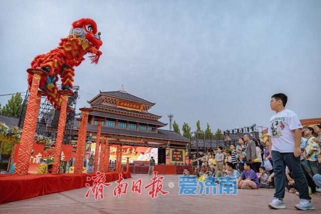 图集｜济南方特 “国风盛典” 燃动假期，非遗与欢乐共谱华章