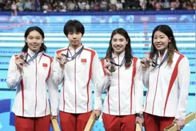 女子4×100米自由泳接力摘铜！余依婷获首枚奥运会奖牌图片