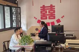 全国通办再提速！淄博市发出全省首张省外户籍仅凭身份证办理的结婚证图片