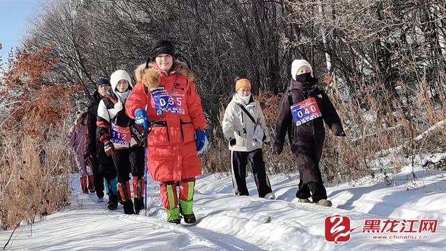 150 名徒步爱好者踏雪竞速 “冰超” 汤原林海穿越赛圆满举办
