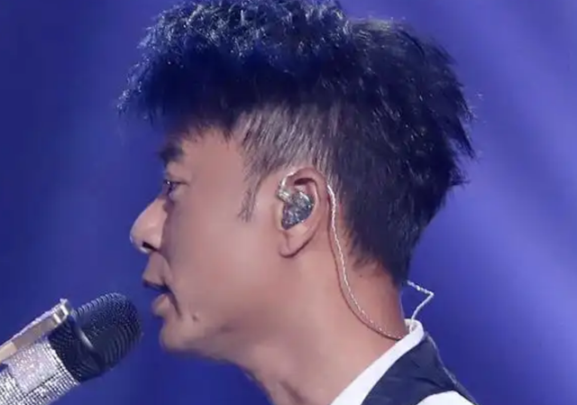 把陈粒“引爆”的耳返，为啥让这么多歌手又爱又恨